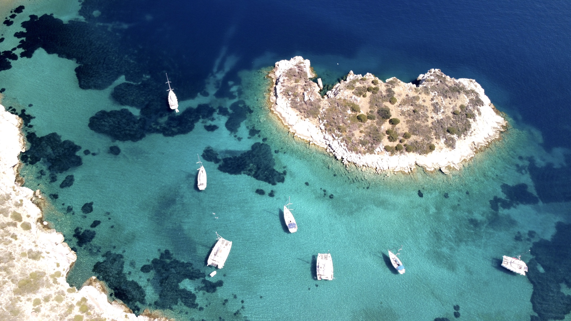 The best areas for yachting around the Greek islands The best areas for yachting around the Greek islands